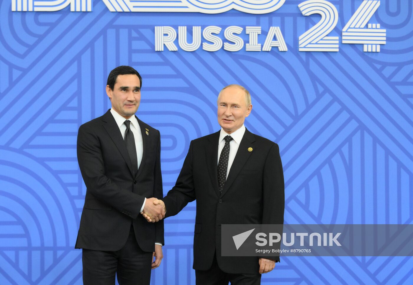 16th BRICS Summit. Vladimir Putin greets heads of BRICS delegations at official ceremony