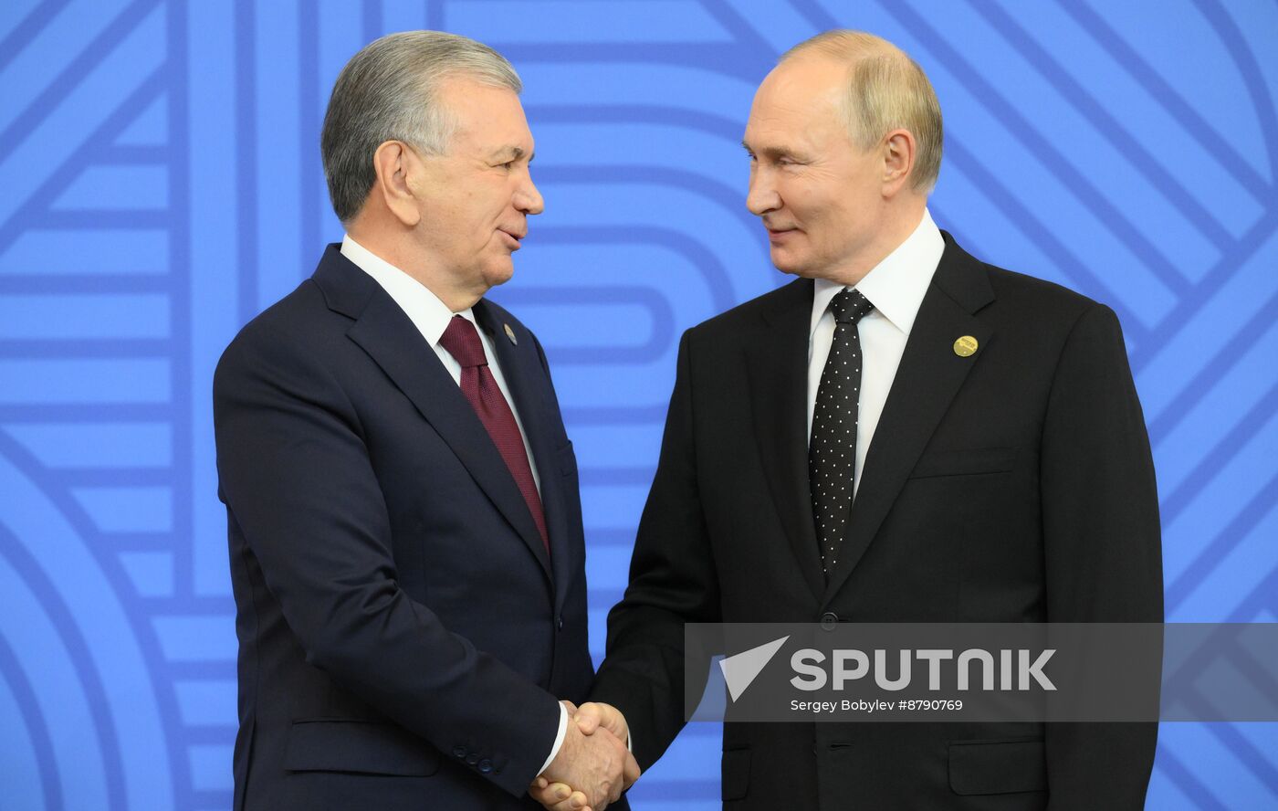 16th BRICS Summit. Vladimir Putin greets heads of BRICS delegations at official ceremony