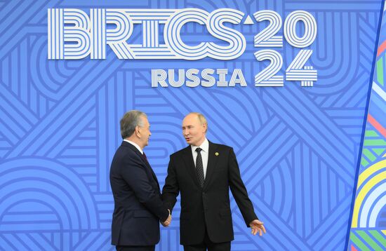 16th BRICS Summit. Vladimir Putin greets heads of BRICS delegations at official ceremony