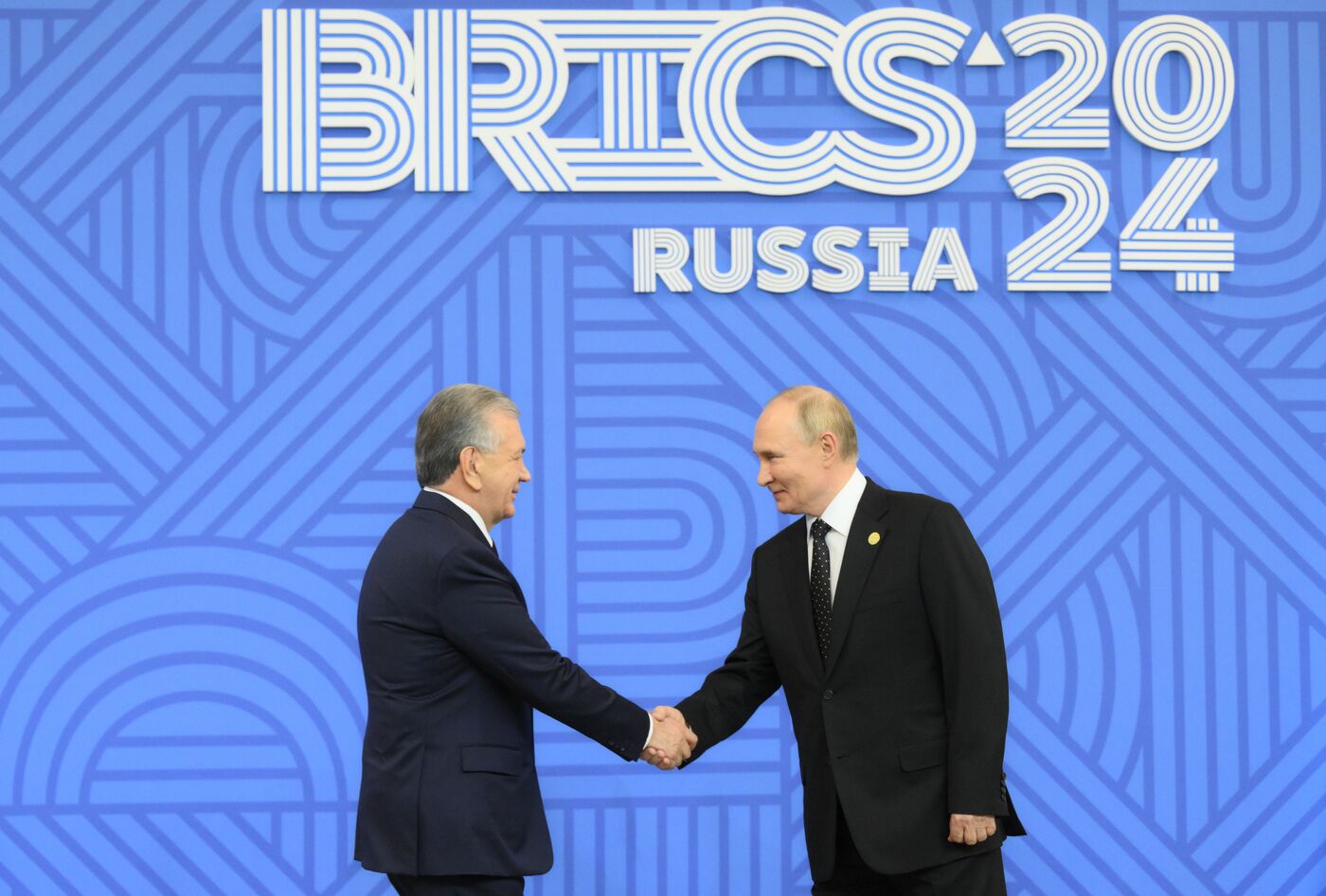 16th BRICS Summit. Vladimir Putin greets heads of BRICS delegations at official ceremony