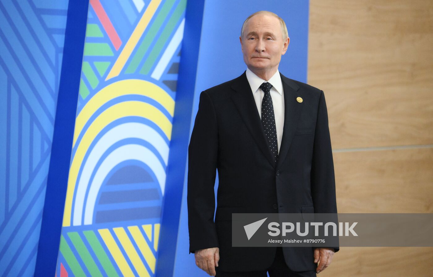 16th BRICS Summit. Vladimir Putin greets heads of BRICS delegations at official ceremony