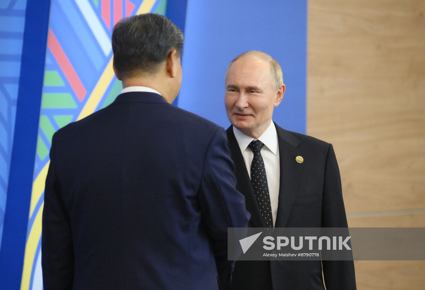 16th BRICS Summit. Vladimir Putin greets heads of BRICS delegations at official ceremony