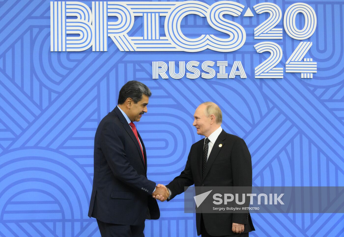 16th BRICS Summit. Vladimir Putin greets heads of BRICS delegations at official ceremony