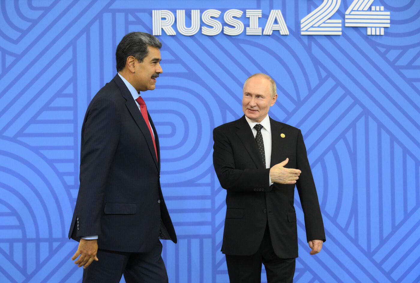 16th BRICS Summit. Vladimir Putin greets heads of BRICS delegations at official ceremony