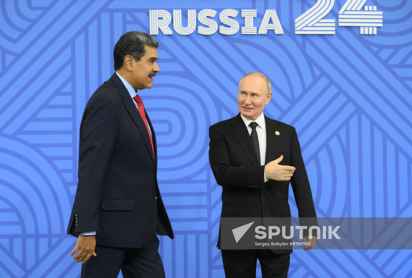 16th BRICS Summit. Vladimir Putin greets heads of BRICS delegations at official ceremony