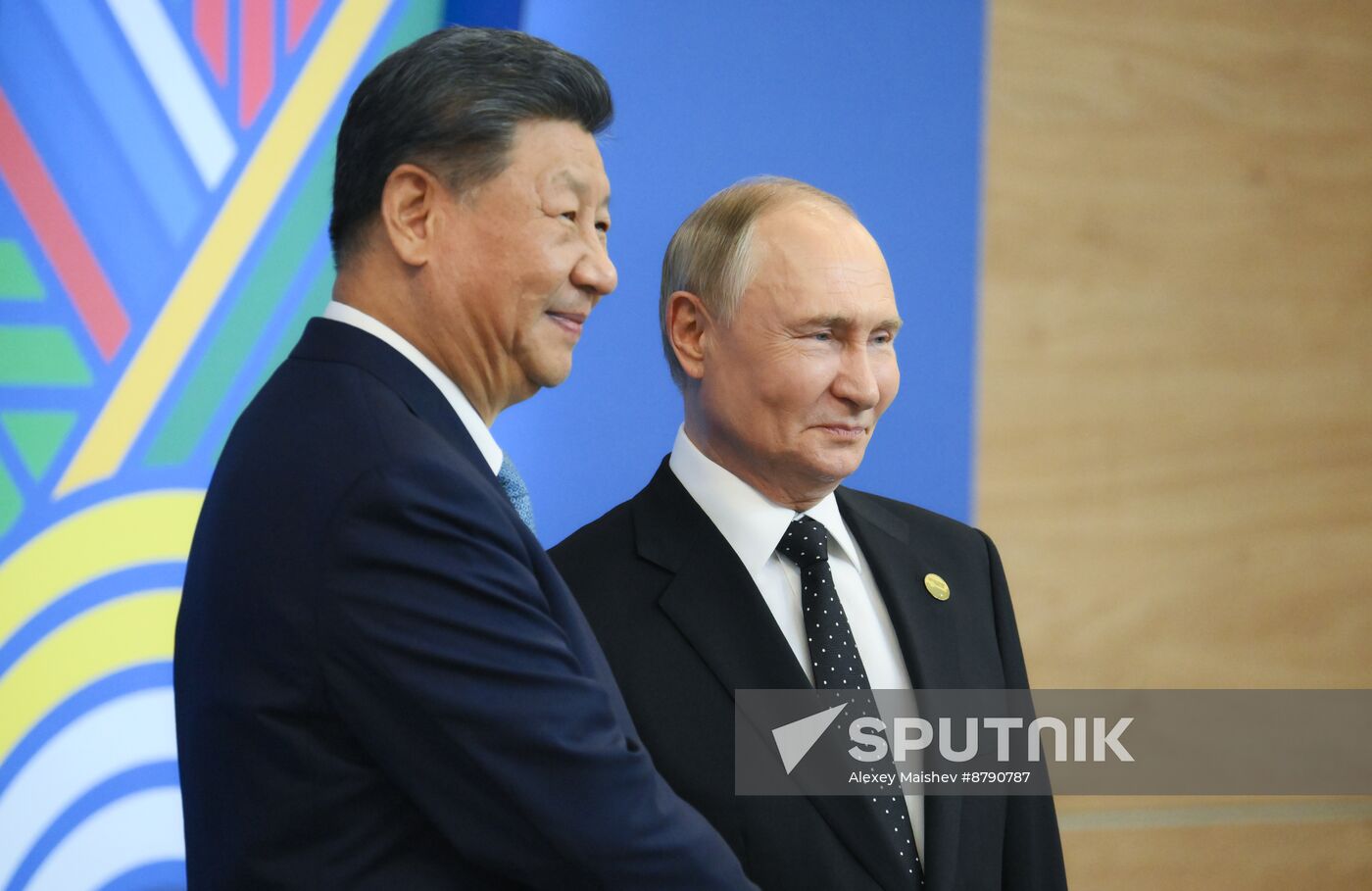 16th BRICS Summit. Vladimir Putin greets heads of BRICS delegations at official ceremony