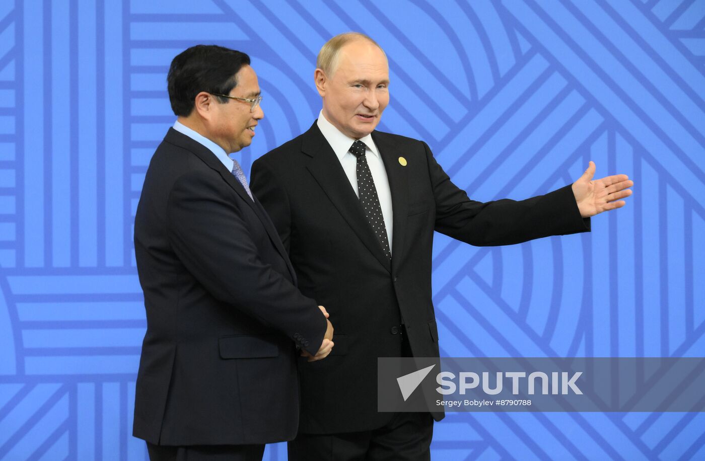 16th BRICS Summit. Vladimir Putin greets heads of BRICS delegations at official ceremony