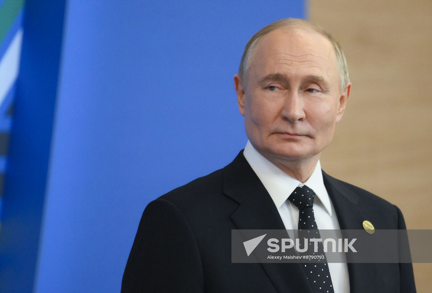 16th BRICS Summit. Vladimir Putin greets heads of BRICS delegations at official ceremony