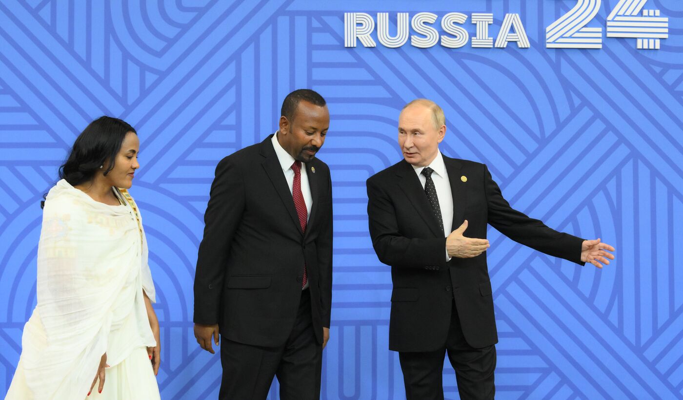 16th BRICS Summit. Vladimir Putin greets heads of BRICS delegations at official ceremony