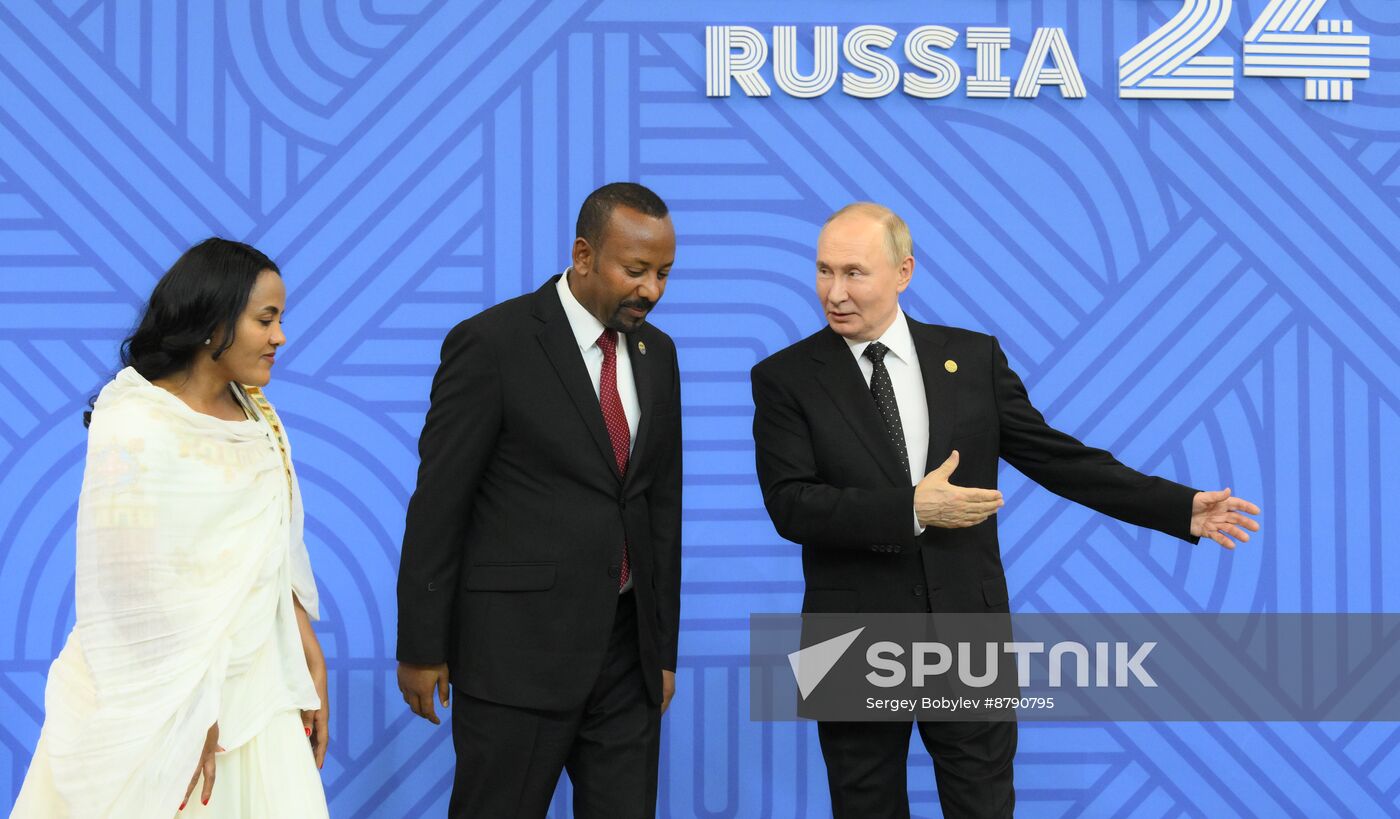 16th BRICS Summit. Vladimir Putin greets heads of BRICS delegations at official ceremony