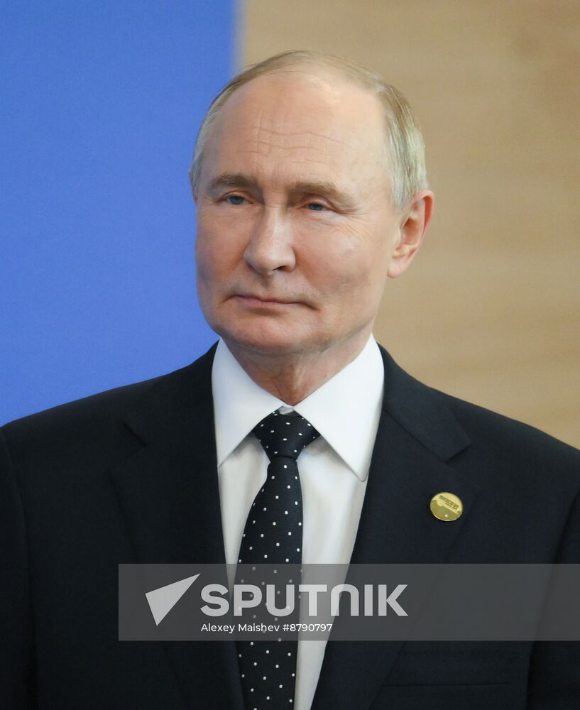 16th BRICS Summit. Vladimir Putin greets heads of BRICS delegations at official ceremony