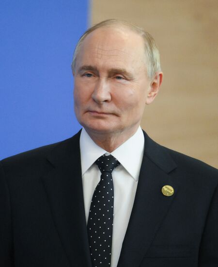 16th BRICS Summit. Vladimir Putin greets heads of BRICS delegations at official ceremony