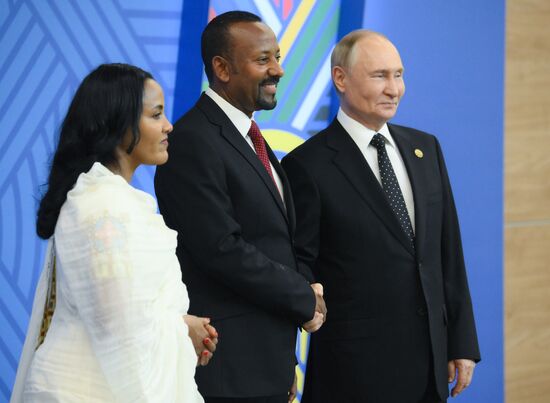 16th BRICS Summit. Vladimir Putin greets heads of BRICS delegations at official ceremony