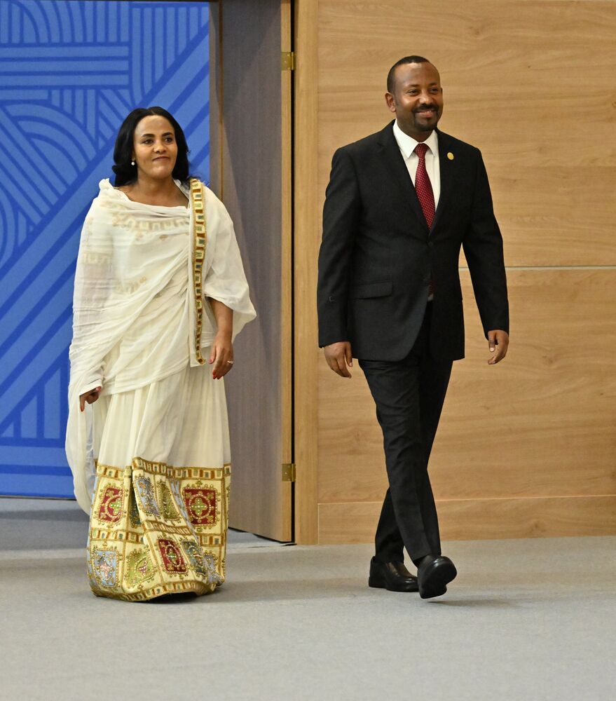 16th BRICS Summit. Vladimir Putin greets heads of BRICS delegations at official ceremony