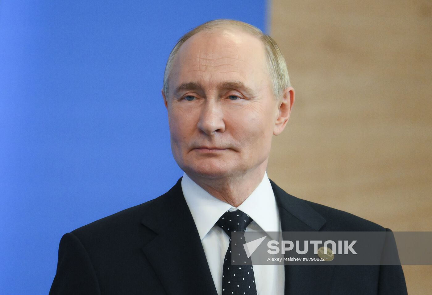 16th BRICS Summit. Vladimir Putin greets heads of BRICS delegations at official ceremony