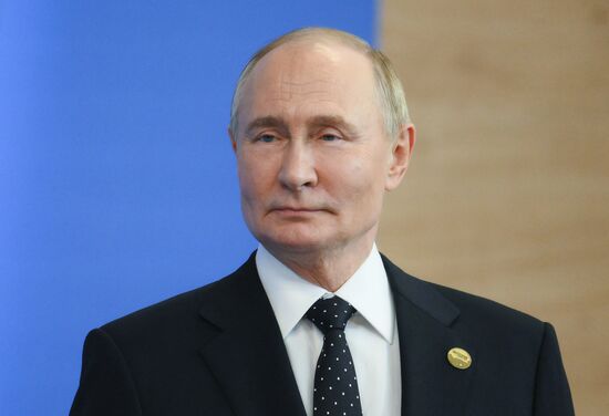 16th BRICS Summit. Vladimir Putin greets heads of BRICS delegations at official ceremony