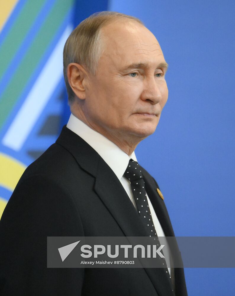 16th BRICS Summit. Vladimir Putin greets heads of BRICS delegations at official ceremony