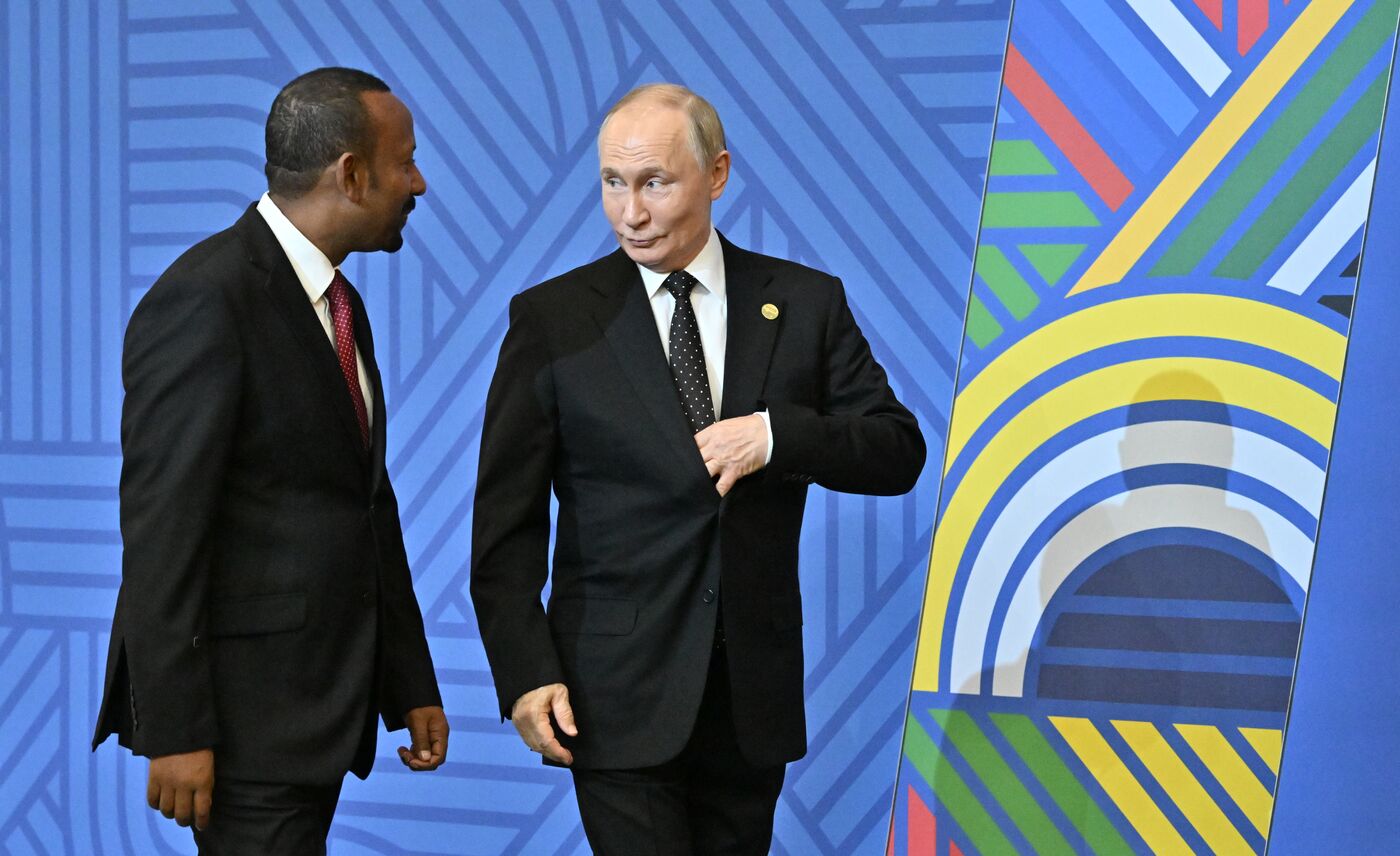 16th BRICS Summit. Vladimir Putin greets heads of BRICS delegations at official ceremony