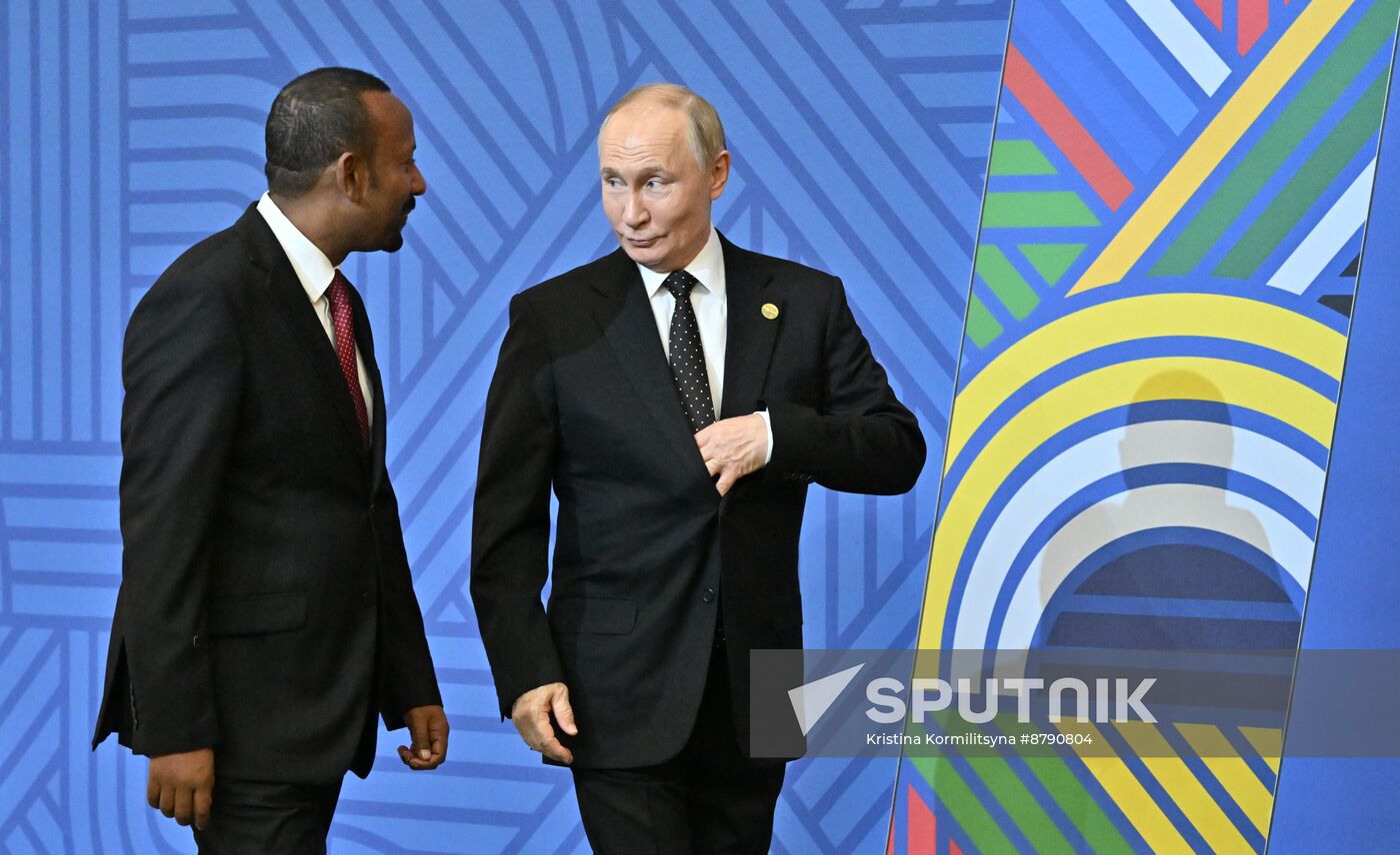 16th BRICS Summit. Vladimir Putin greets heads of BRICS delegations at official ceremony