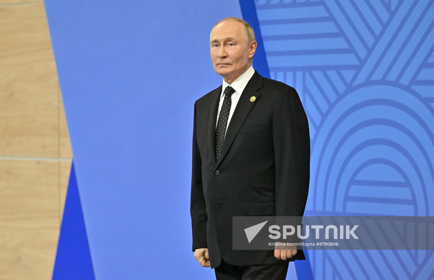 16th BRICS Summit. Vladimir Putin greets heads of BRICS delegations at official ceremony