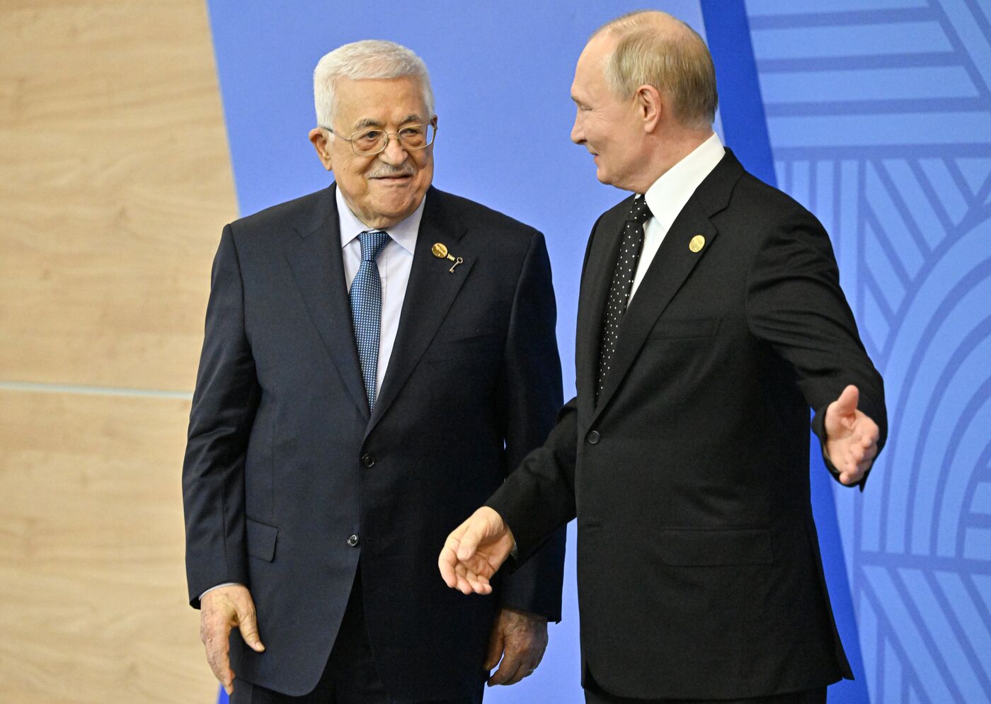 16th BRICS Summit. Vladimir Putin greets heads of BRICS delegations at official ceremony