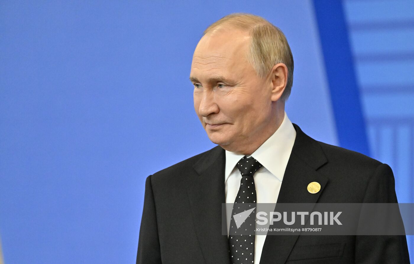 16th BRICS Summit. Vladimir Putin greets heads of BRICS delegations at official ceremony