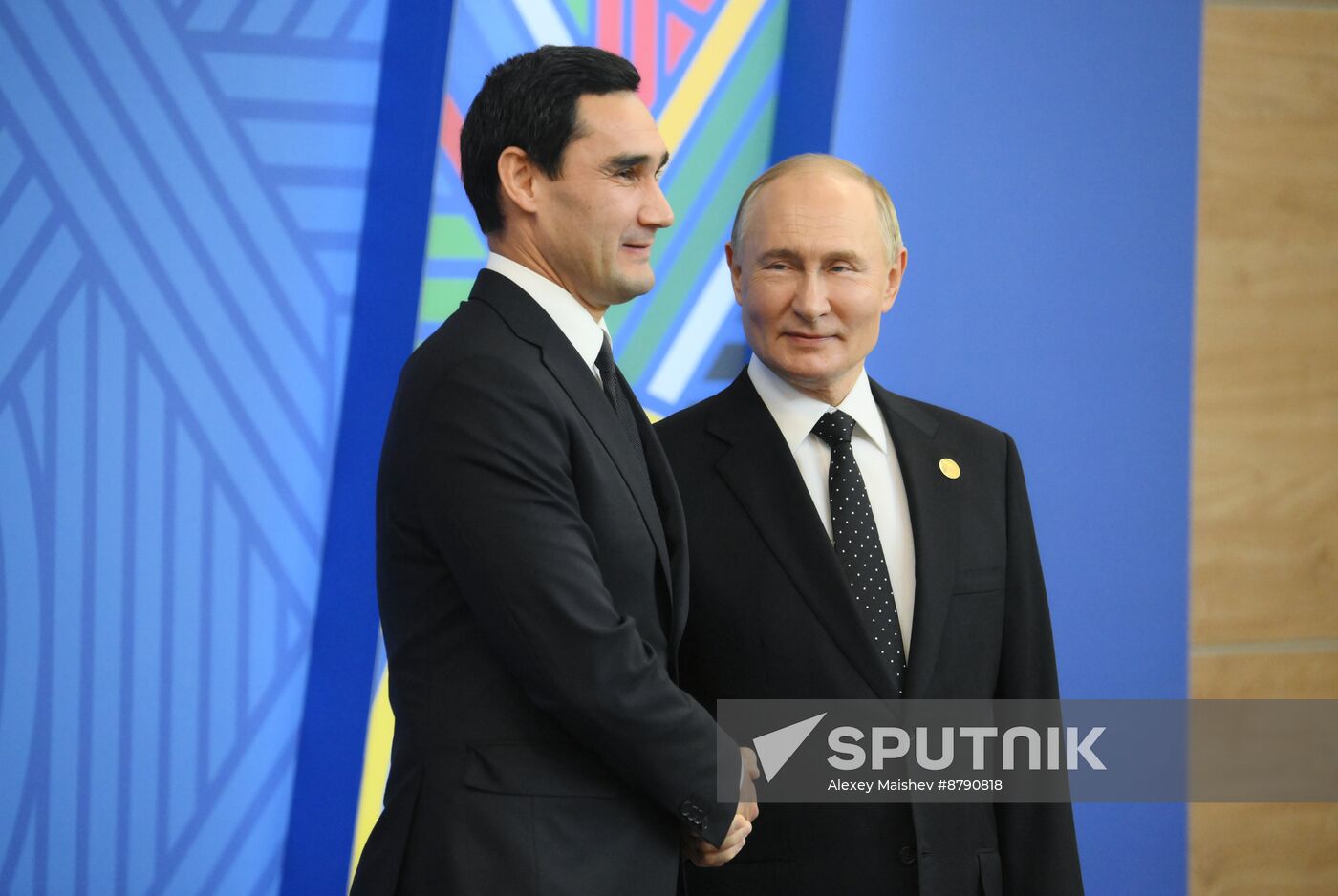 16th BRICS Summit. Vladimir Putin greets heads of BRICS delegations at official ceremony