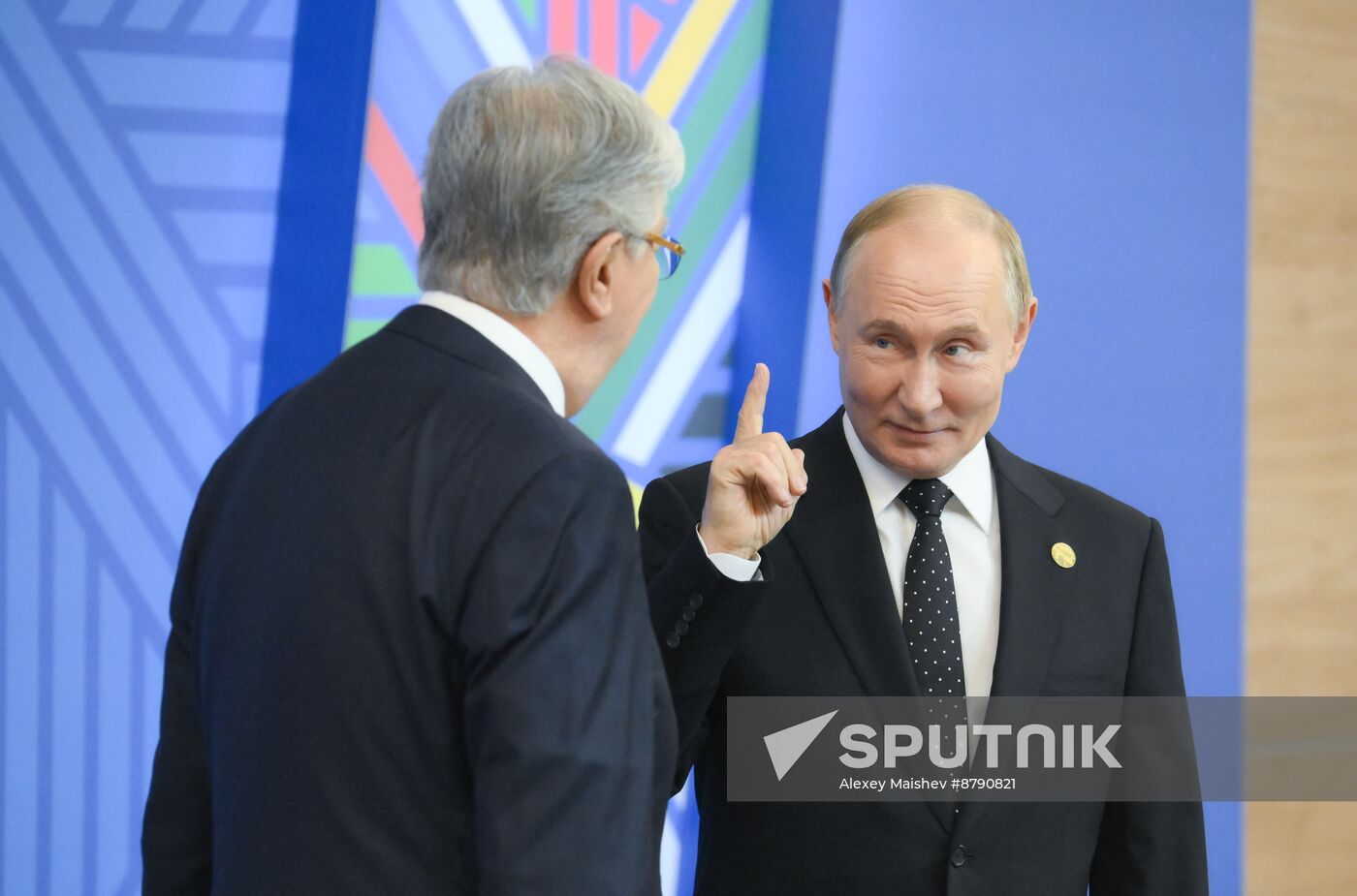 16th BRICS Summit. Vladimir Putin greets heads of BRICS delegations at official ceremony