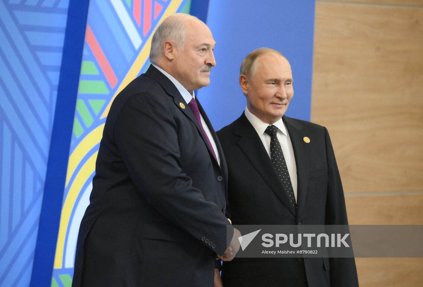 16th BRICS Summit. Vladimir Putin greets heads of BRICS delegations at official ceremony