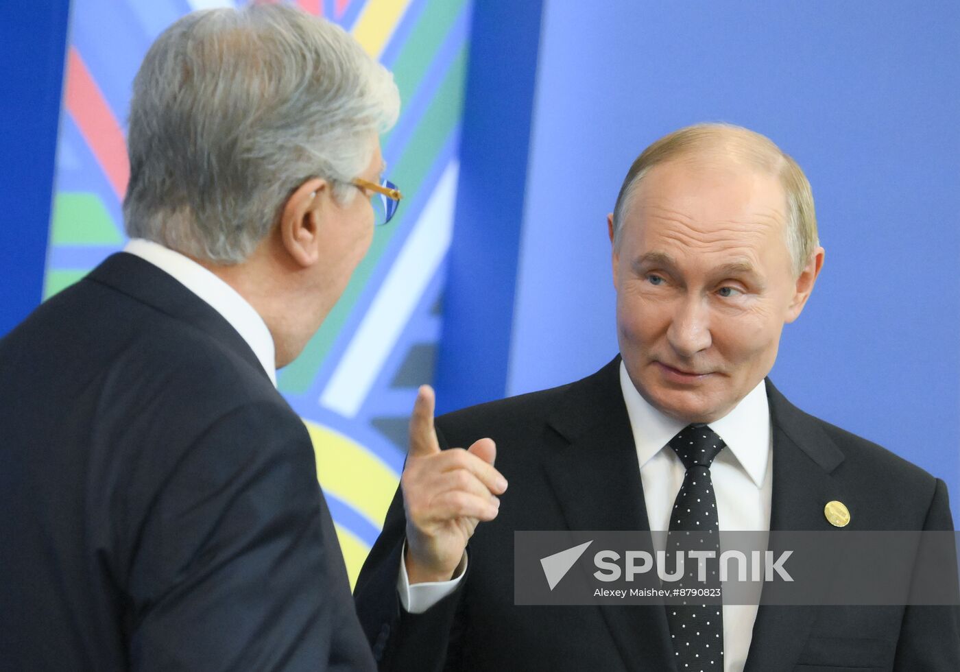 16th BRICS Summit. Vladimir Putin greets heads of BRICS delegations at official ceremony