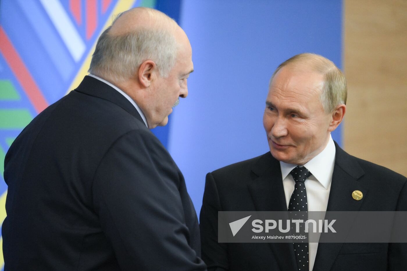 16th BRICS Summit. Vladimir Putin greets heads of BRICS delegations at official ceremony