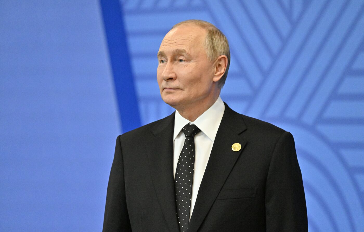 16th BRICS Summit. Vladimir Putin greets heads of BRICS delegations at official ceremony