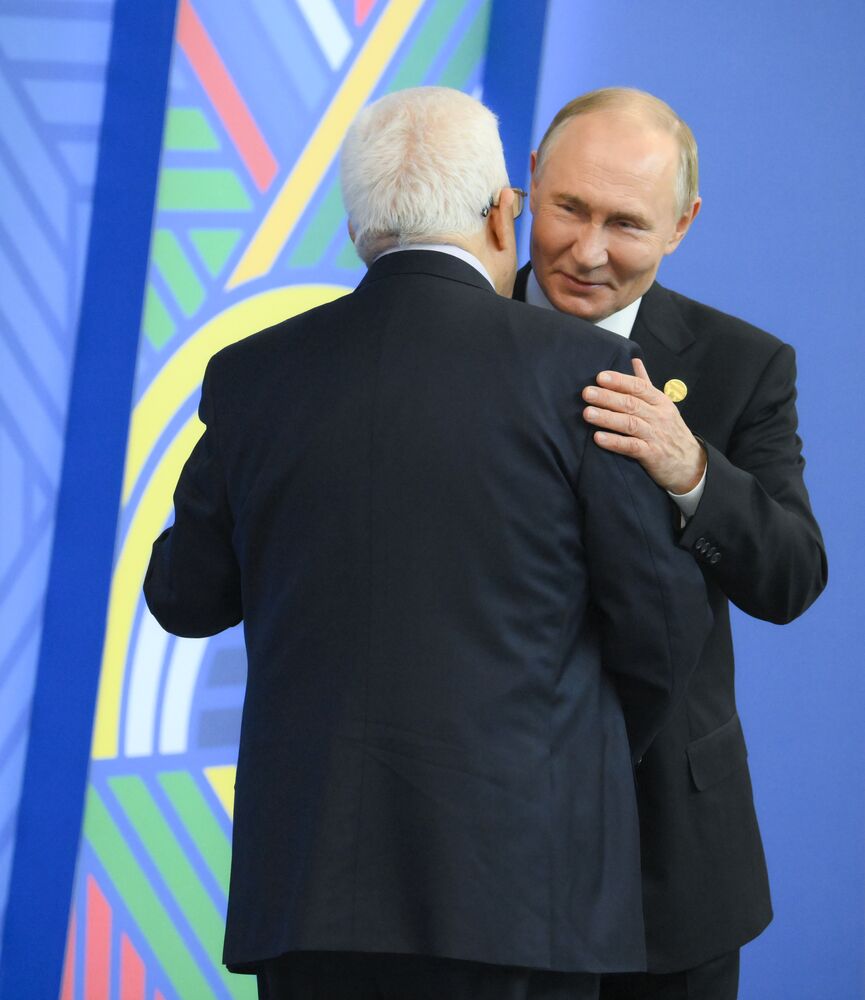 16th BRICS Summit. Vladimir Putin greets heads of BRICS delegations at official ceremony