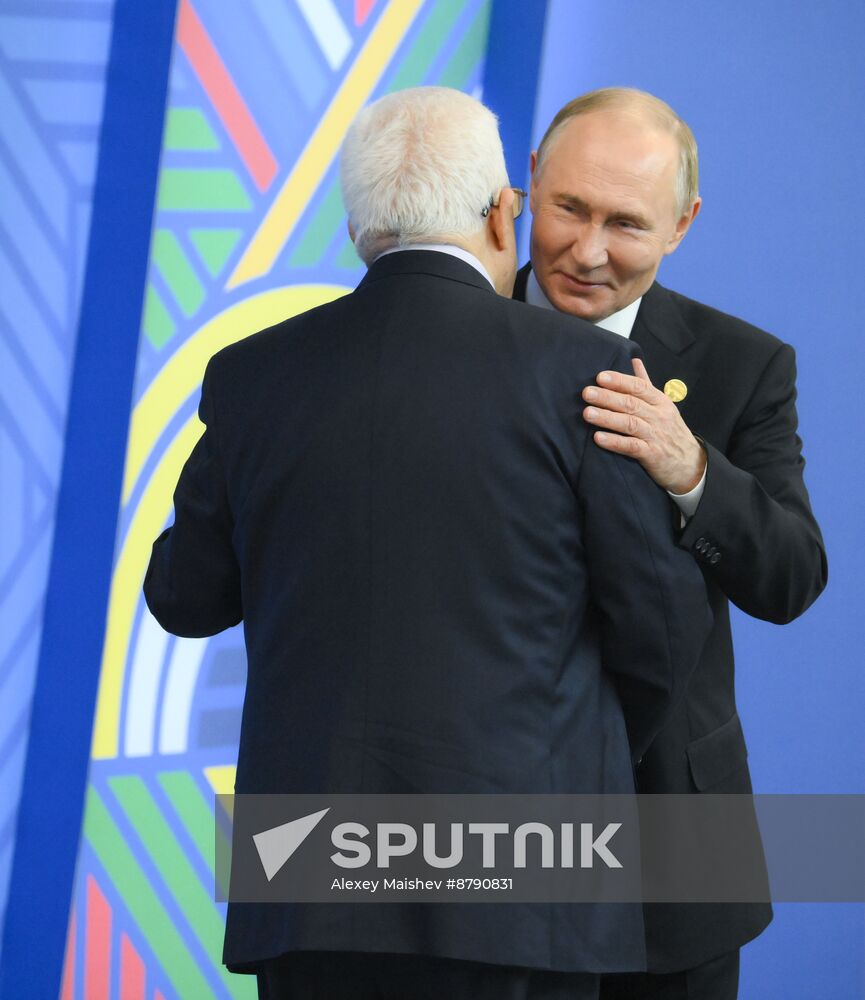 16th BRICS Summit. Vladimir Putin greets heads of BRICS delegations at official ceremony