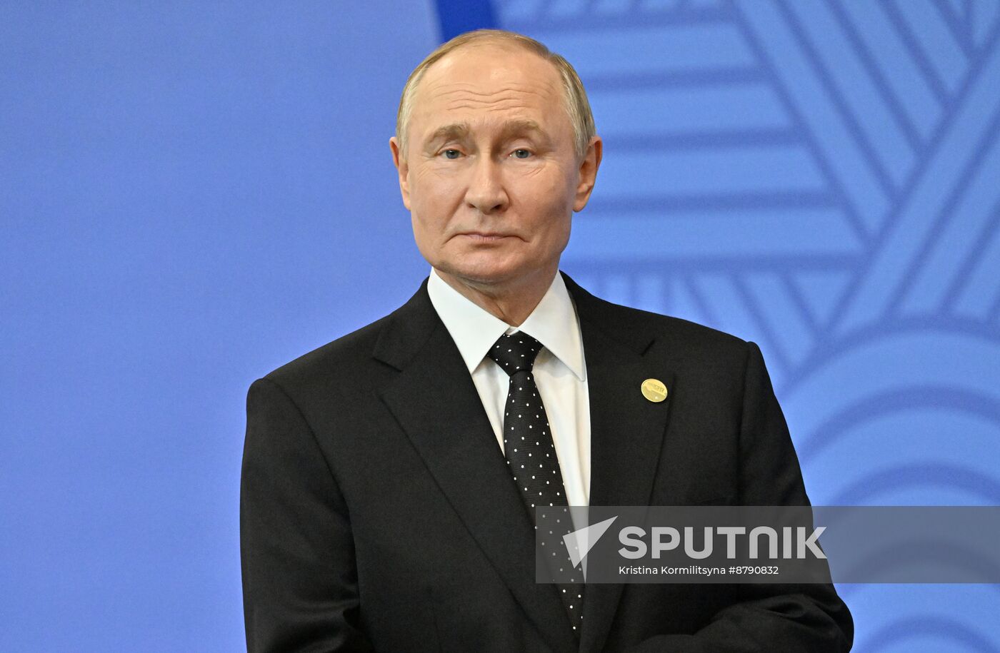 16th BRICS Summit. Vladimir Putin greets heads of BRICS delegations at official ceremony