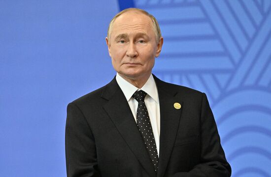 16th BRICS Summit. Vladimir Putin greets heads of BRICS delegations at official ceremony