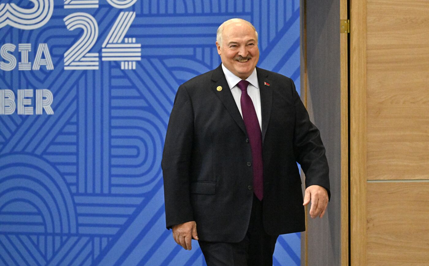 16th BRICS Summit. Vladimir Putin greets heads of BRICS delegations at official ceremony