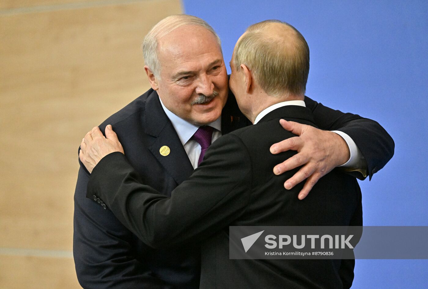 16th BRICS Summit. Vladimir Putin greets heads of BRICS delegations at official ceremony