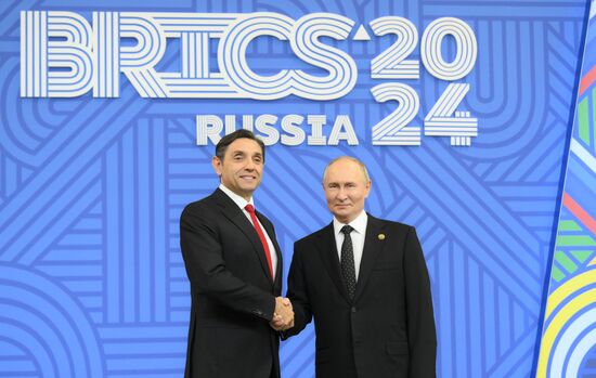 16th BRICS Summit. Vladimir Putin greets heads of BRICS delegations at official ceremony