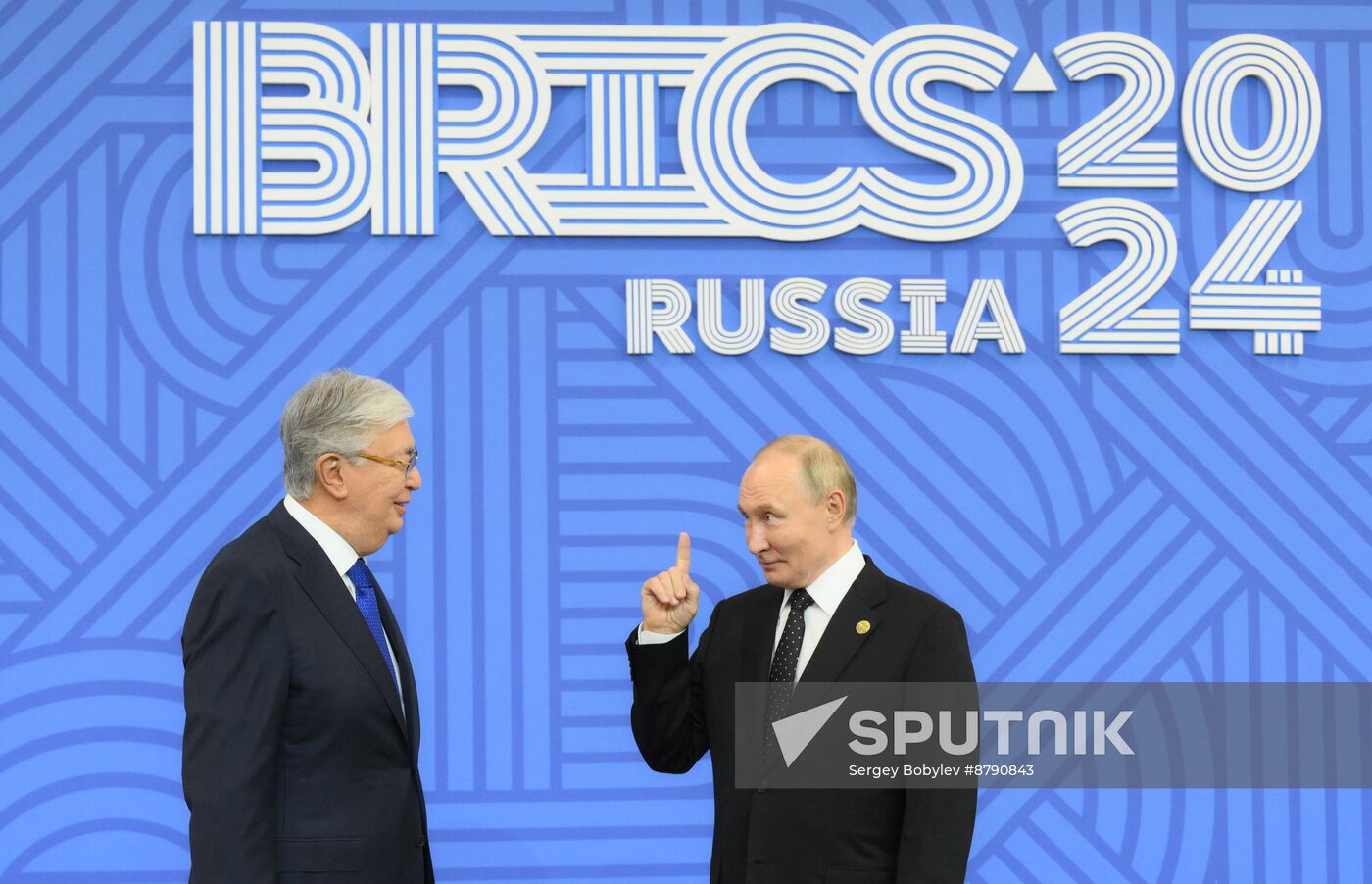 16th BRICS Summit. Vladimir Putin greets heads of BRICS delegations at official ceremony