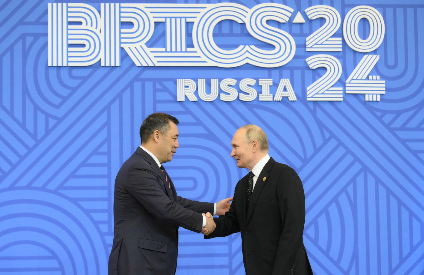 16th BRICS Summit. Vladimir Putin greets heads of BRICS delegations at official ceremony