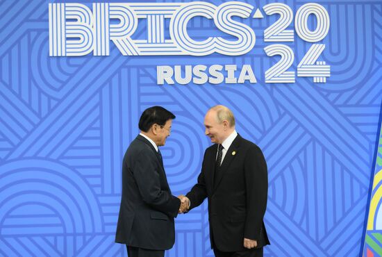 16th BRICS Summit. Vladimir Putin greets heads of BRICS delegations at official ceremony