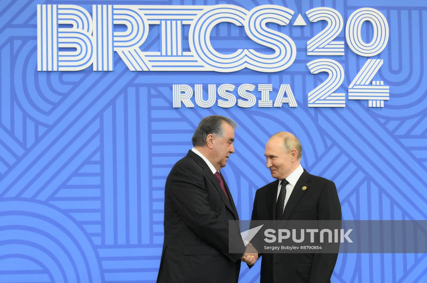 16th BRICS Summit. Vladimir Putin greets heads of BRICS delegations at official ceremony