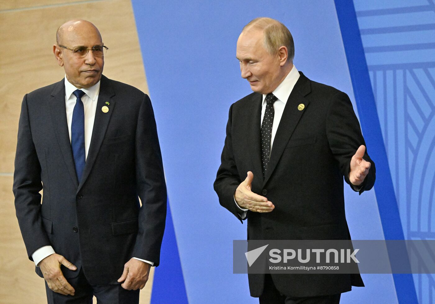 16th BRICS Summit. Vladimir Putin greets heads of BRICS delegations at official ceremony