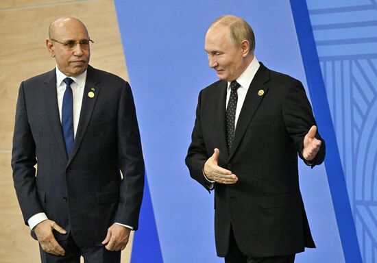 16th BRICS Summit. Vladimir Putin greets heads of BRICS delegations at official ceremony