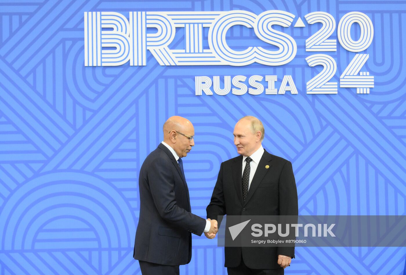 16th BRICS Summit. Vladimir Putin greets heads of BRICS delegations at official ceremony