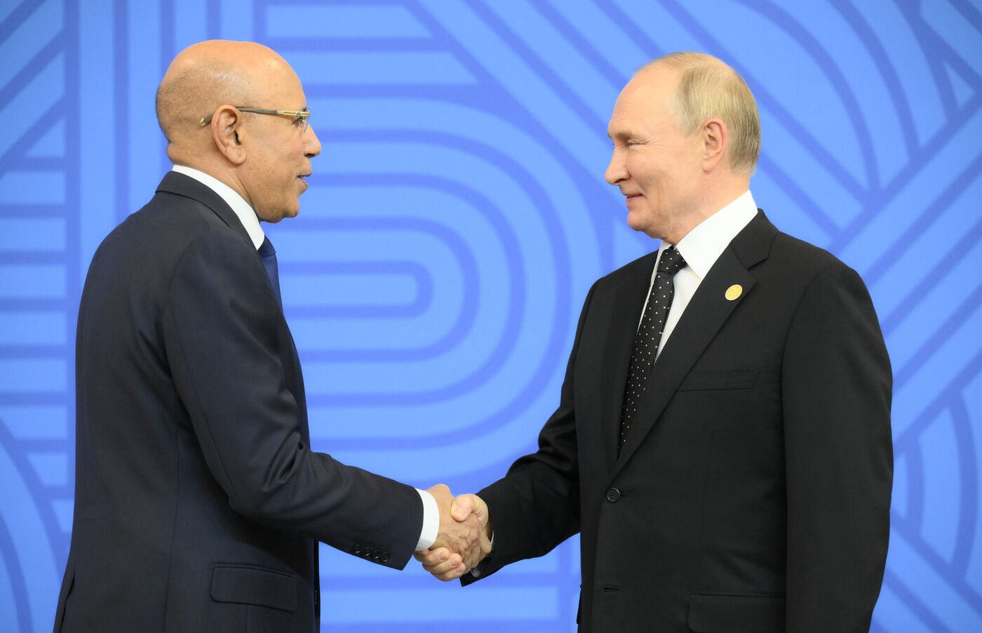 16th BRICS Summit. Vladimir Putin greets heads of BRICS delegations at official ceremony