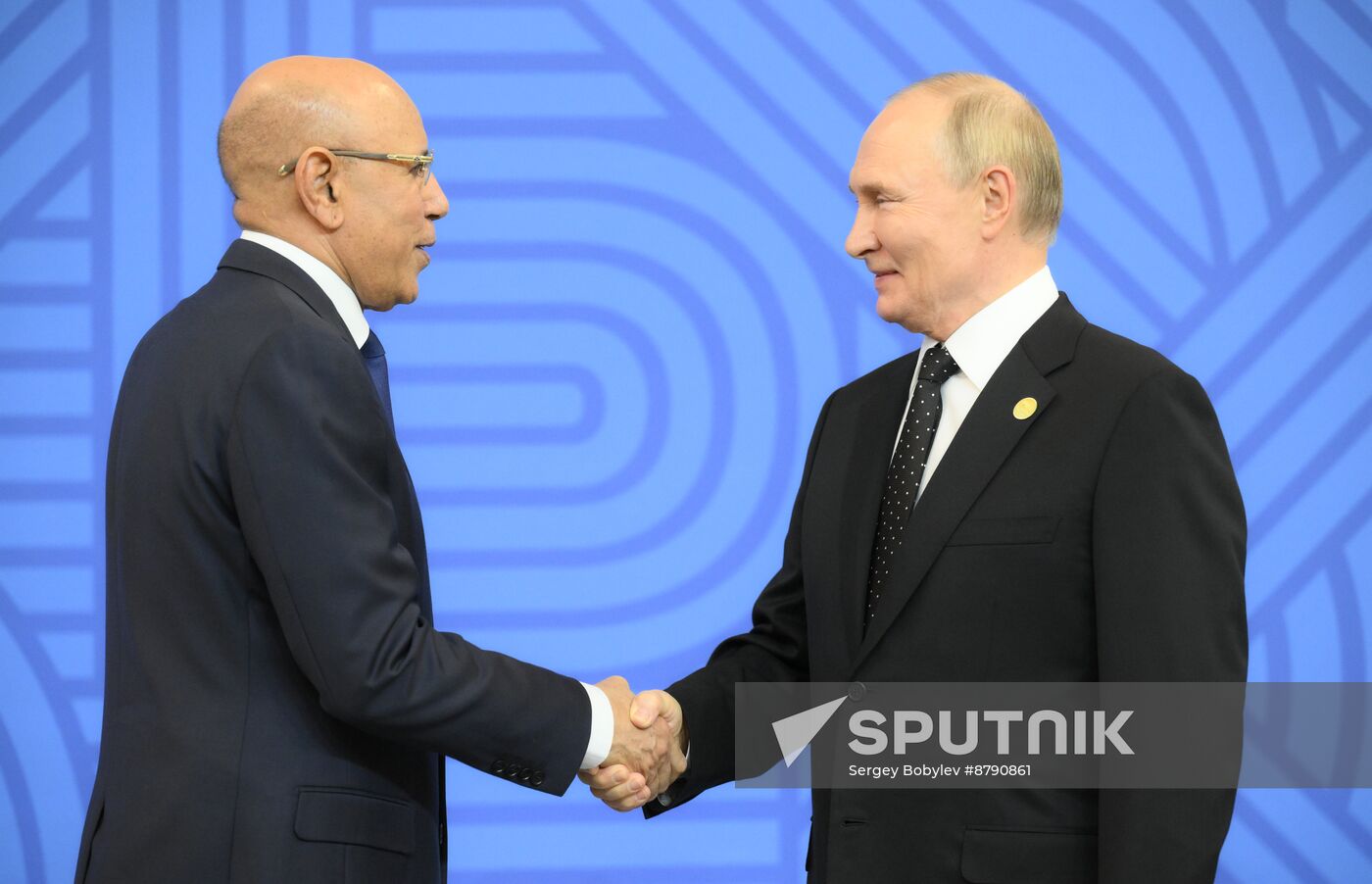 16th BRICS Summit. Vladimir Putin greets heads of BRICS delegations at official ceremony