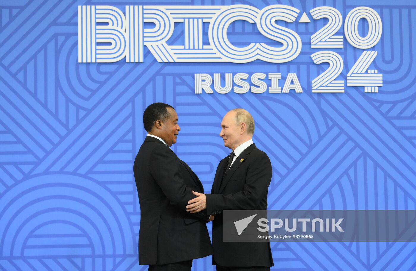 16th BRICS Summit. Vladimir Putin greets heads of BRICS delegations at official ceremony