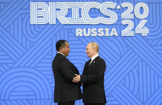 16th BRICS Summit. Vladimir Putin greets heads of BRICS delegations at official ceremony